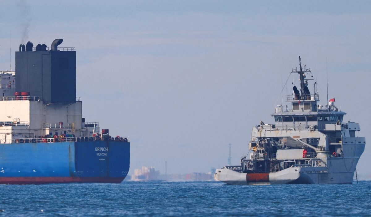 Bristol kanalı'nda rus gemisine ayrılma emri 1 Bristol kanali nda rus gemisine ayrilma emri 39804