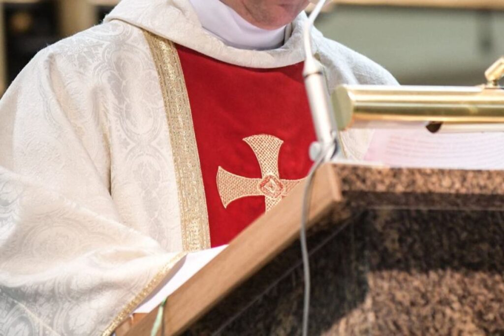 che m da wosp gonullulerinin kilise onunden kovuldugu i ddia edildi 38052