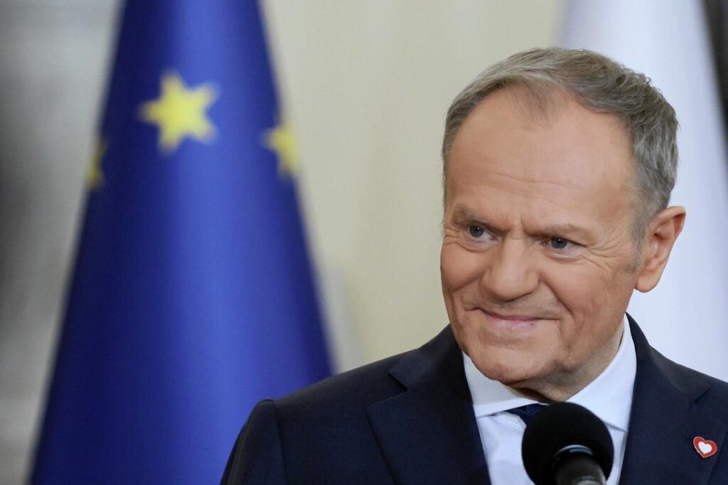 donald tusk wosp i cin altin ayakkabilarini acik artirmaya koydu 33766