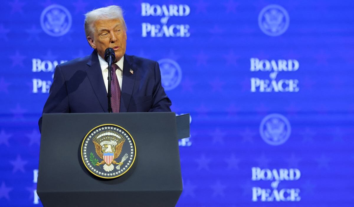 Dunya ekonomik forumu nda baris konseyi toplantisi trump nawrocki ye tesekkur etti 36306