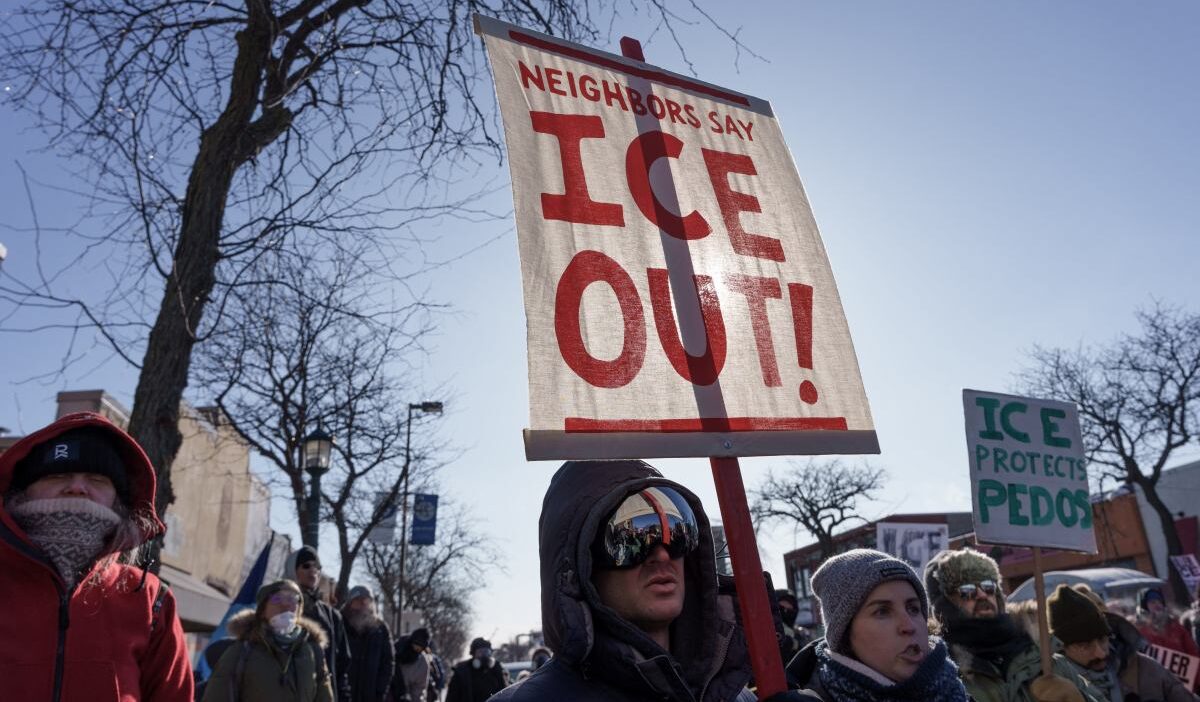 Federal ajanlarin minneapolis teki olumlu atesi sorusturmanin engellenmesi i ddiasi 38141