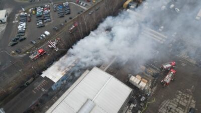Gliwice de sanayi bolgesinde depo yangini yarim hala zarar verdi 39371