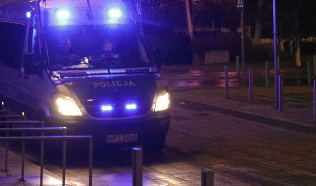 grup santaji 14 yasindaki kiz parka cekilerek tehdit edildi 33958