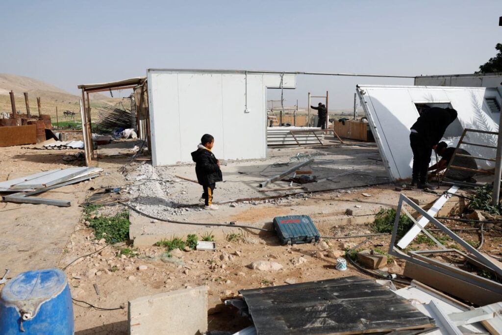 guney urdun vadisi nin son buyuk bedevi koyu ras ein al aud a dan tahliye edildi 39423