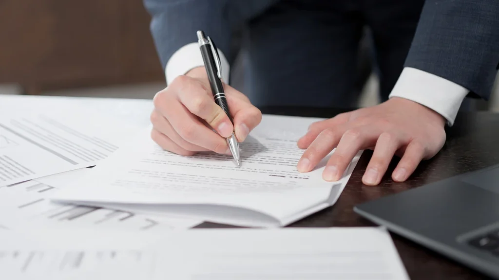 i scinin kusuruna bagli sozlesme feshi i s kanunu nun 52 maddesi hangi durumlari kapsar 36196