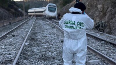 I spanya da tren kazasi 39 olu 152 yarali 34736