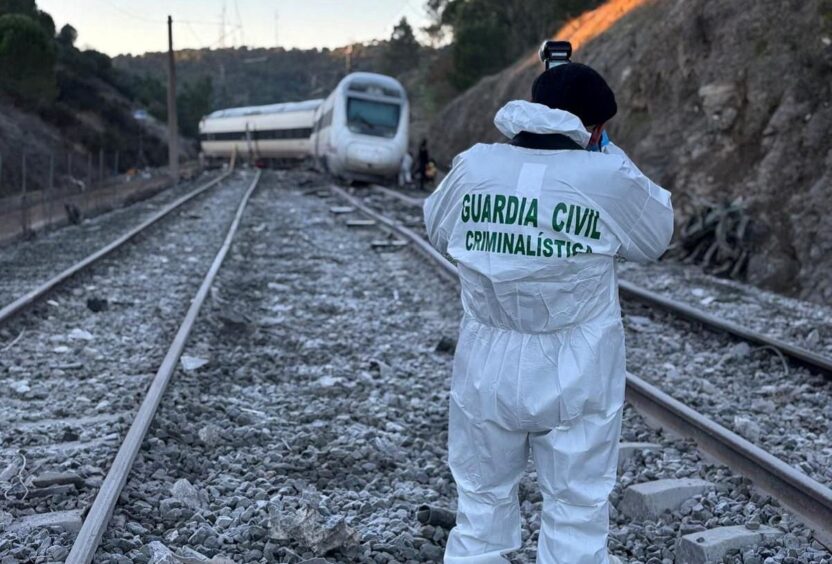 I spanya da tren kazasi 39 olu 152 yarali 34736