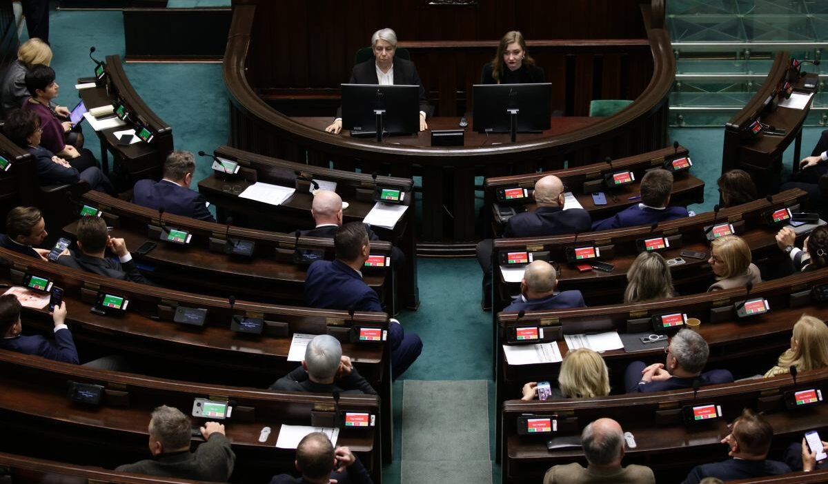 Ibris anketinde nowa lewica konfederacja korony polskasini geride birakti 37039