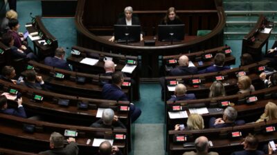 Ibris anketinde nowa lewica konfederacja korony polskasini geride birakti 37039