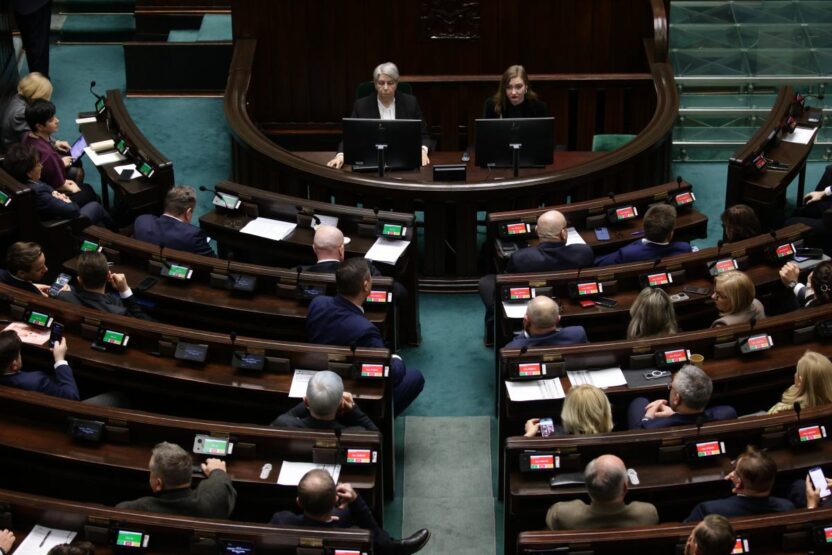 Ibris anketinde nowa lewica konfederacja korony polskasini geride birakti 37039