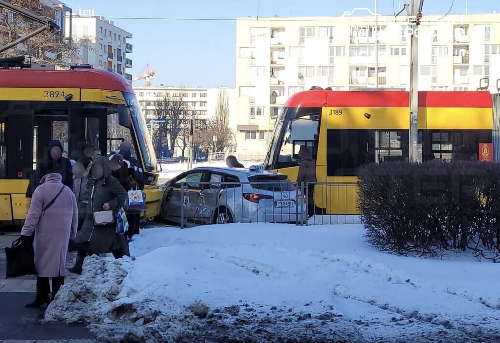 Kijowska ve markowska kavşağında trafik kazası: otomobil ve tramvay çarpıştı 1 Kijowska ve markowska kavsaginda trafik kazasi otomobil ve tramvay carpisti 34463