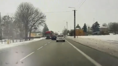 Kontrol noktasi kacisa donustu audi surucusu hiz limitini asinca polisi gorunce kacti 35785