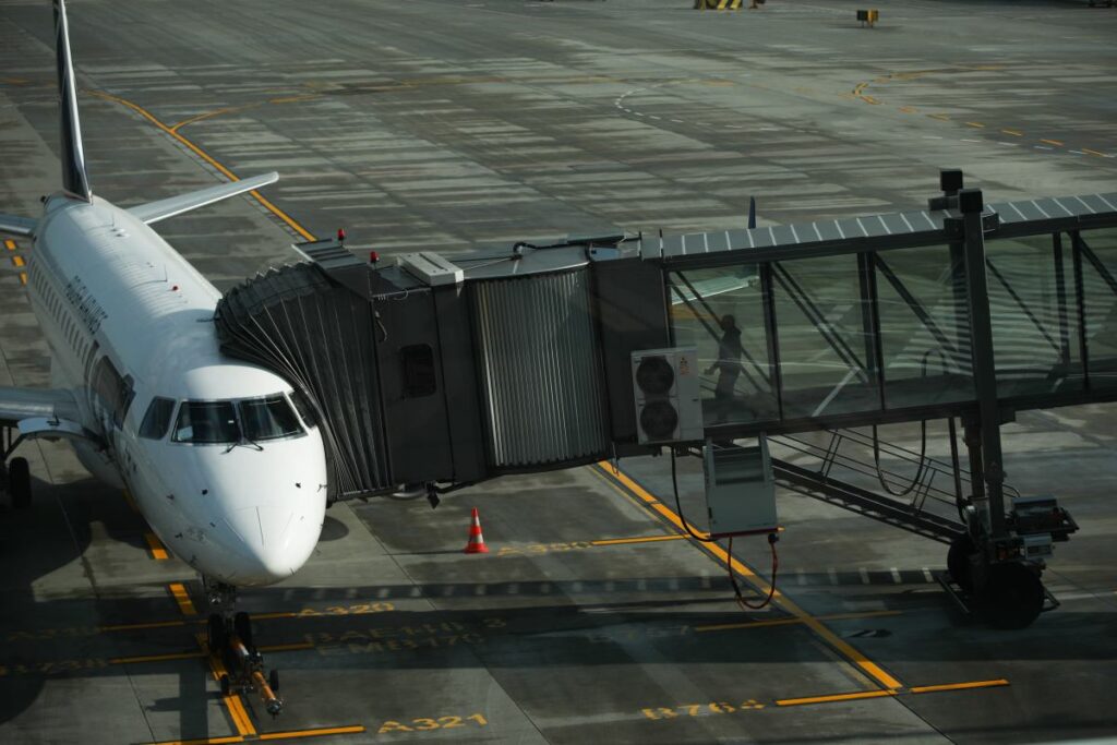 krak w havaalaninda antisemitik olay 39076