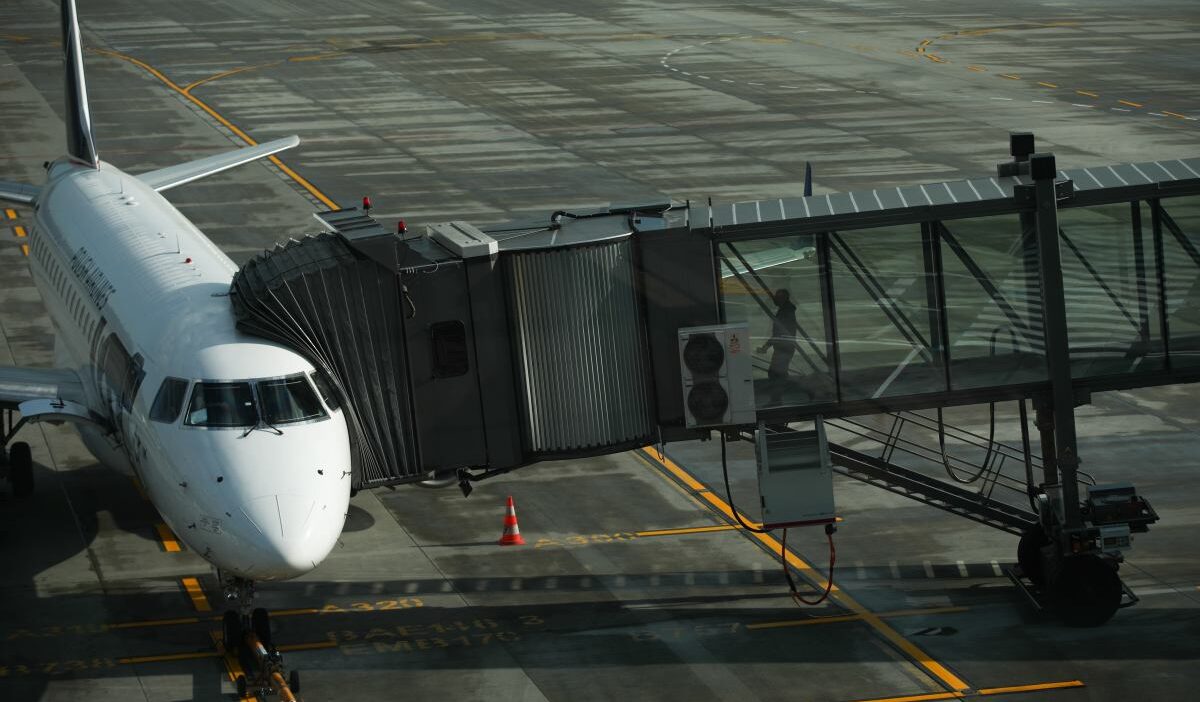 Krak w havaalaninda antisemitik olay 39076