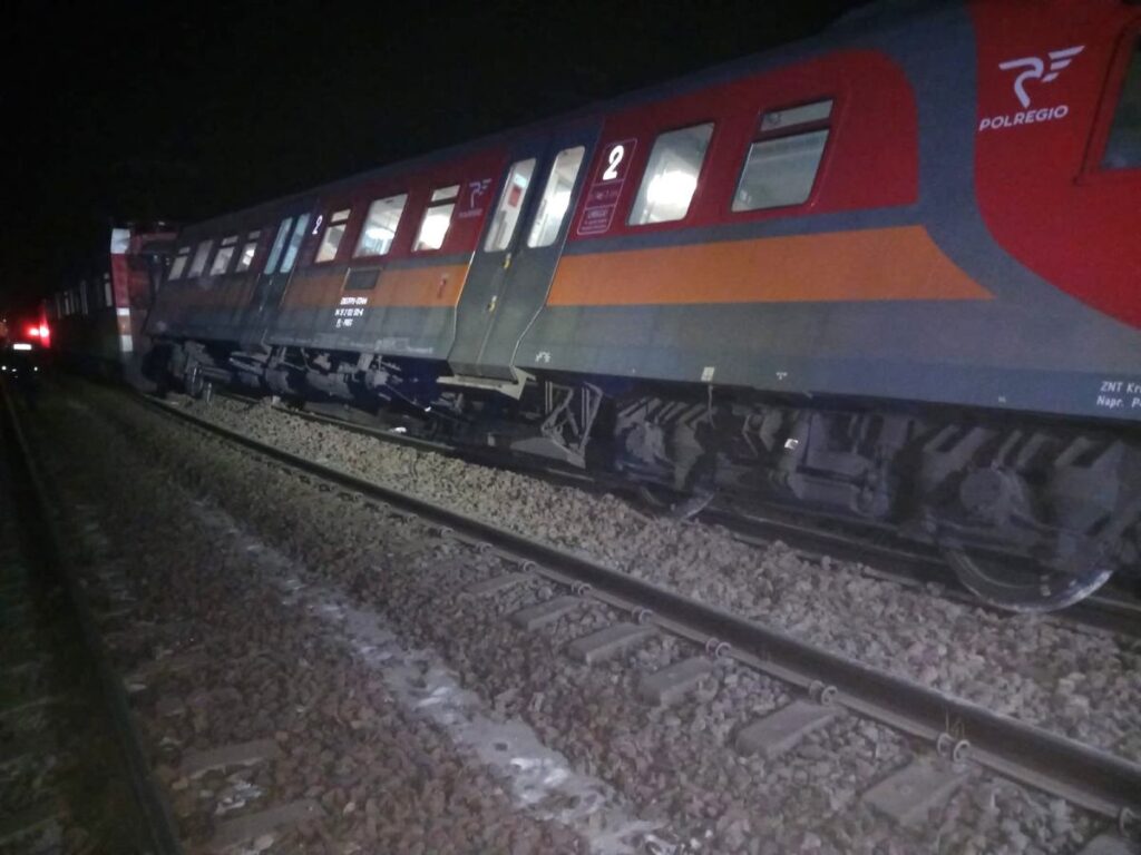 krak w yakininda tren deragasi soguk hava raylari etkiledi 35613