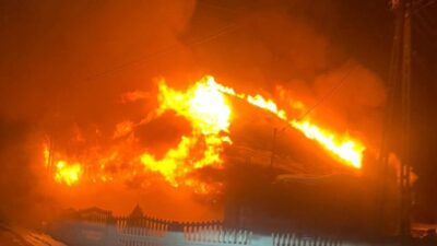 Krubi de ev yangini 1 kisi hastaneye komsular kurtarildi 40154