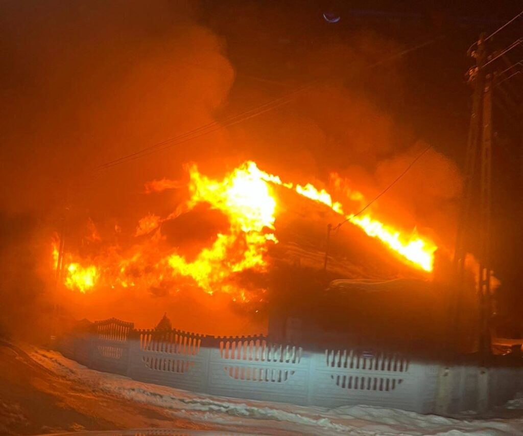 krubi de ev yangini 1 kisi hastaneye komsular kurtarildi 40154