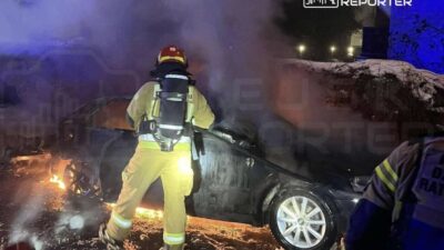 Marka da i ki park edilmis arac yangini 34042