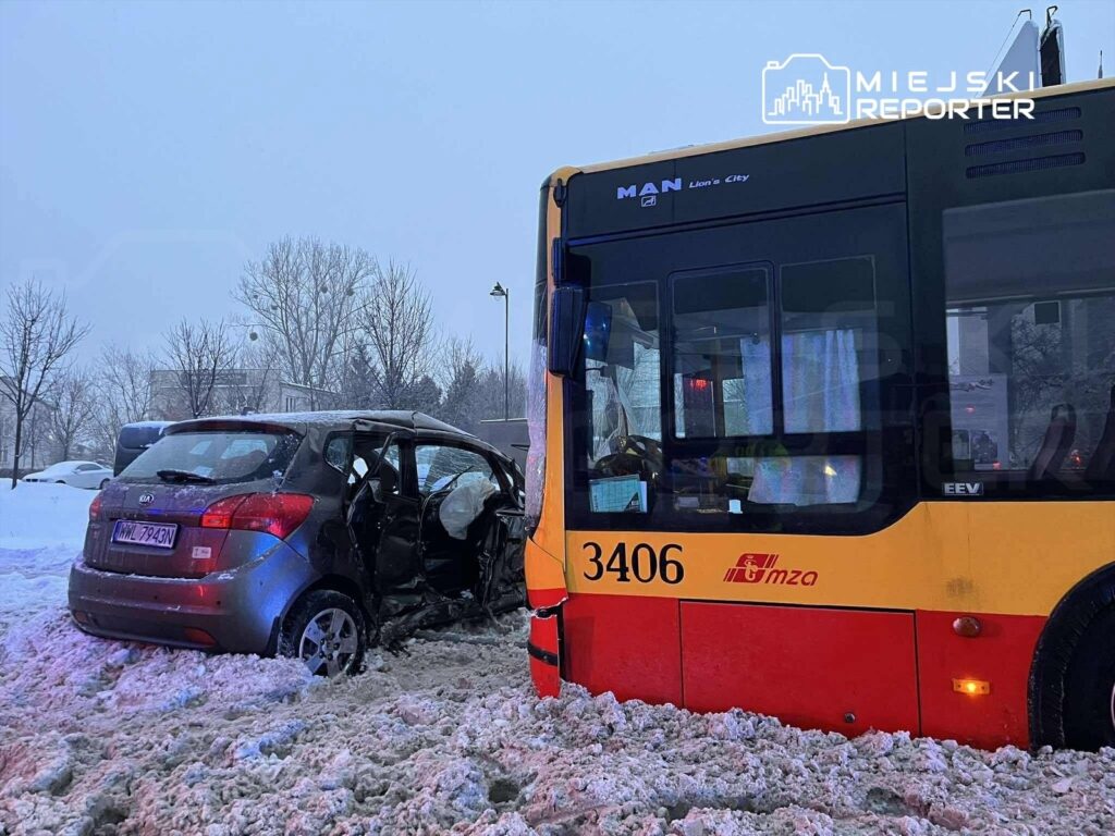 marki de otobus ile otomobil carpismasi 2 yarali radzymin yolu kapali 33257
