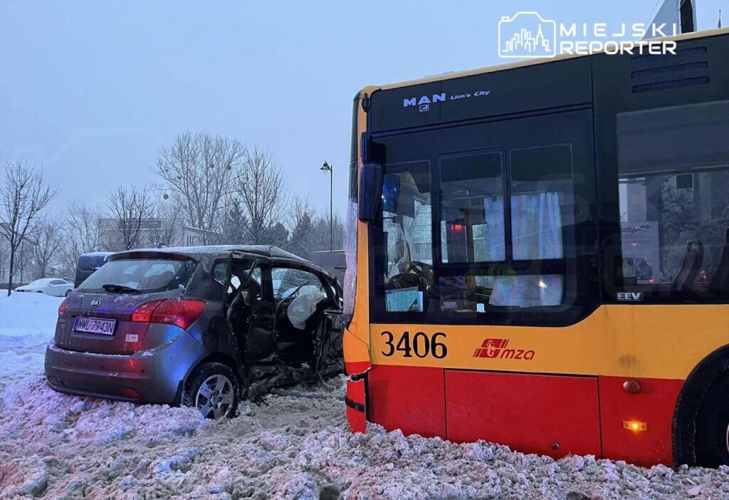 Marki de otobus ile otomobil carpisti 2 yarali pi sudski caddesi nde trafik kisitlandi 33165