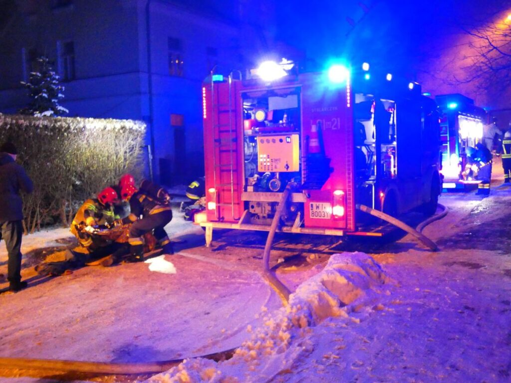 nowa wie kr lewska da merkezi isitma patlamasi bina coktu 1 kisi hastaneye bebek kurtarildi 35197