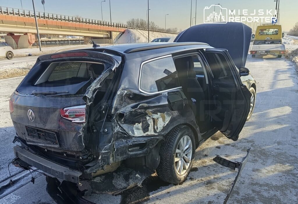 Okę'te wirażova ve zarankiewicza kavşağında i̇ki aracın çarpışması 1 Ok te wira ova ve zarankiewicza kavsaginda i ki aracin carpismasi 34289