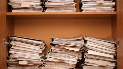 Olsztyn hakimi 320 bin sayfalık davayı i̇ncelemeye çalışıyor 4 Olsztyn hakimi 320 bin sayfalik davayi i ncelemeye calisiyor 38499