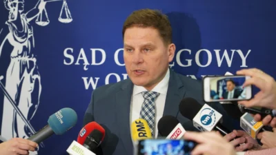 Olsztyn mahkemesi'nde rekor düzeydeki dava: 1. 6 bin dosya kamyonla gelişti 2 Olsztyn mahkemesi nde rekor duzeydeki dava 1 6 bin dosya kamyonla gelisti 39592