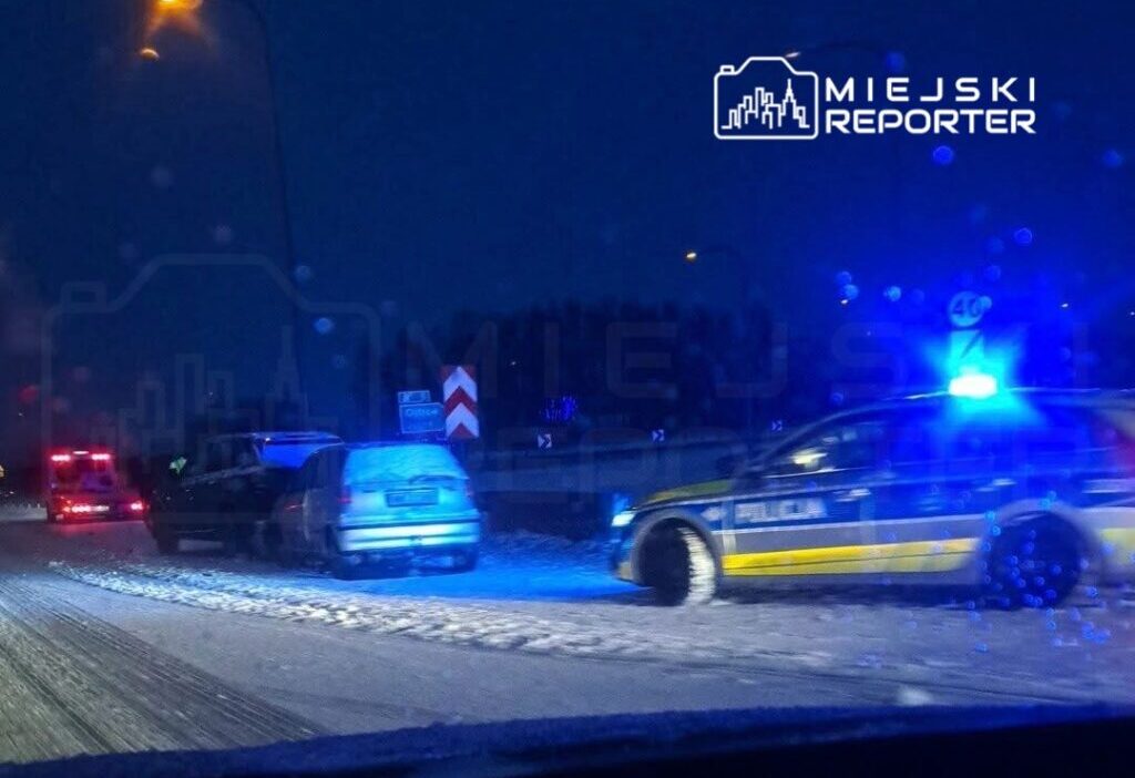 Otwock ilçesinde s17 otobanında kaza: 5 kişi yaralandı, 4'ü çocuk 1 Otwock ilcesinde s17 otobaninda kaza 5 kisi yaralandi 4 u cocuk 33407