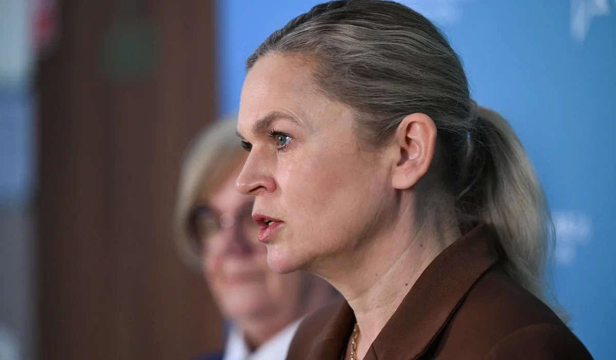 Otwock taki e derslik saldirisi ogrencilere tek notlar ve kufurlu mesajlar 35103