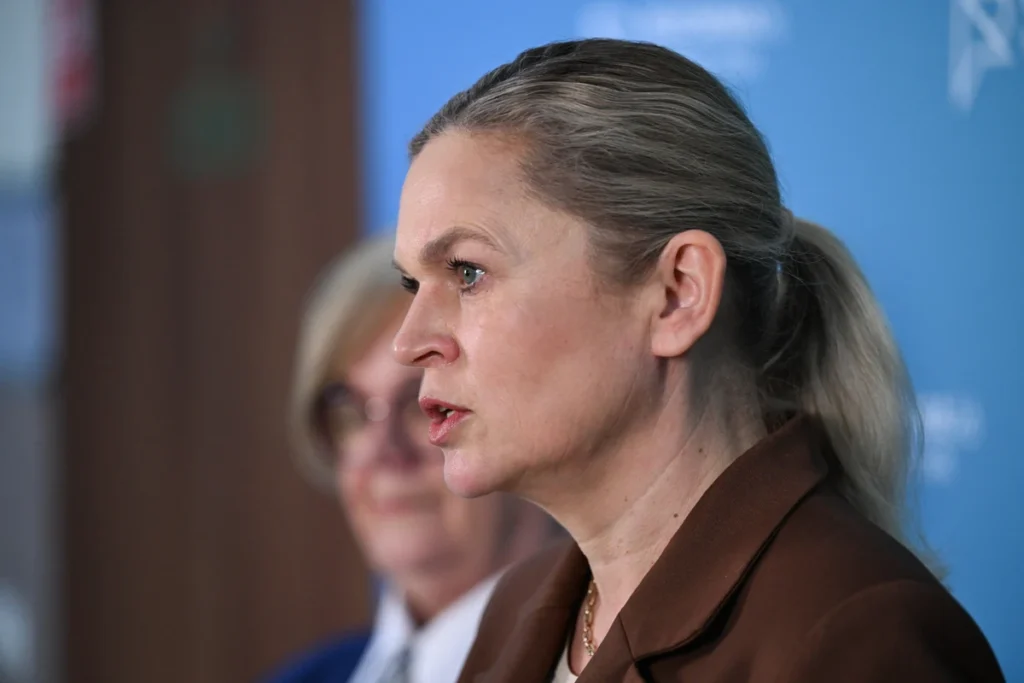 otwock taki saldirida sinifa birler ve kufurlu mesajlar gonderildi 35109