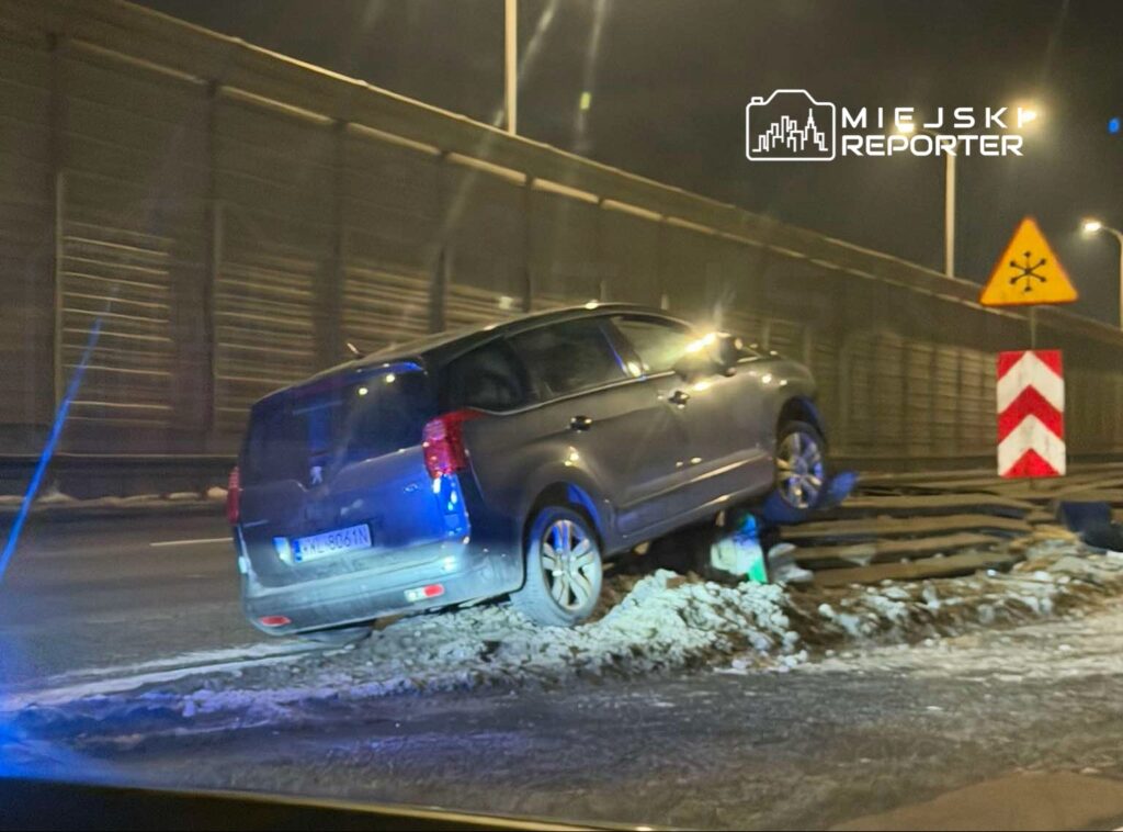 peugeot kaza sonrasi surucusuz terk edildi kaza bia o ce de meydana geldi 35546