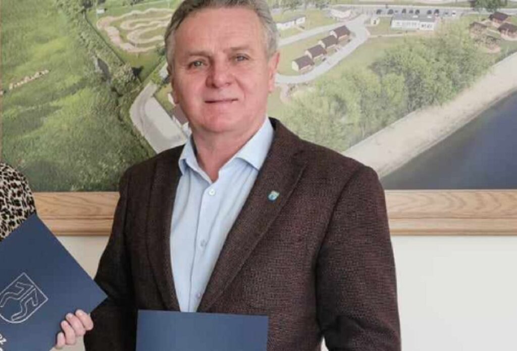 pi cz w belediye baskani badurak saglik nedeniyle i stifa etti 39749