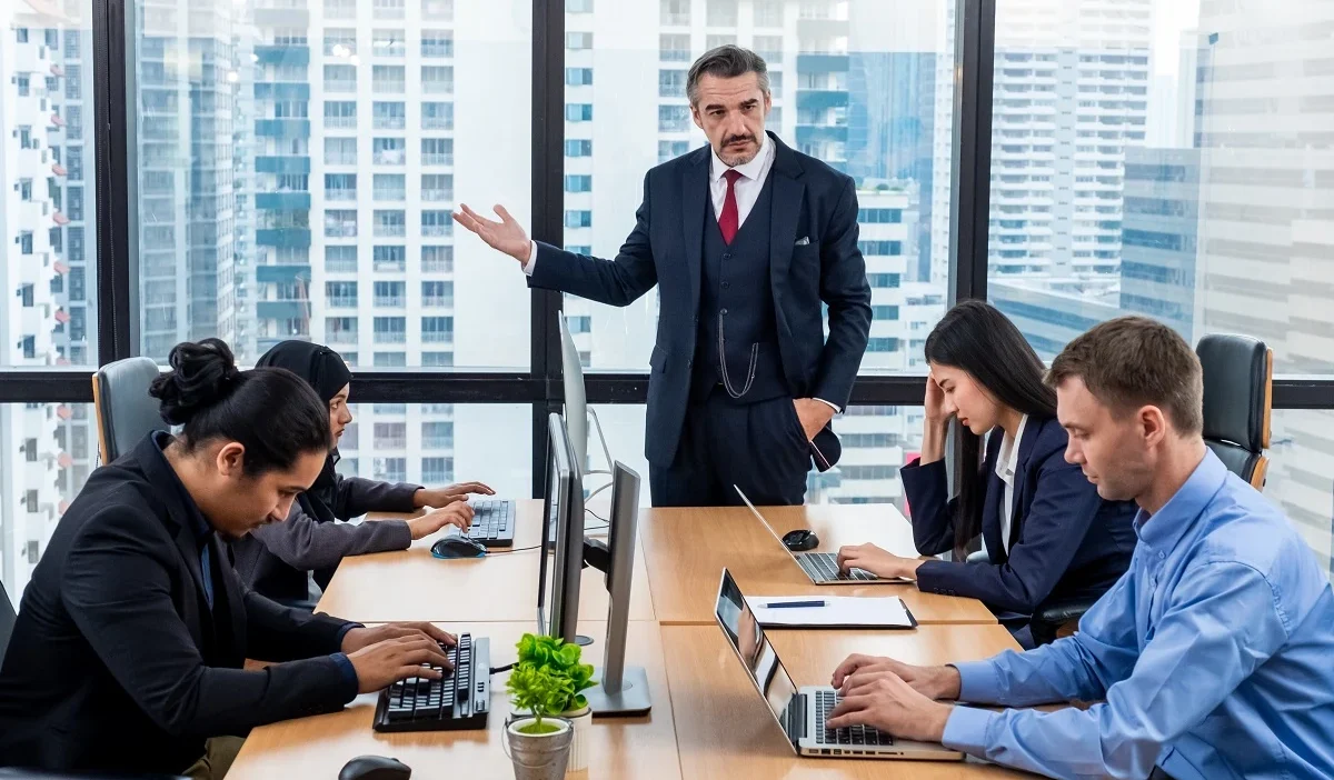 Pis partisi nde kilit konusmaci i stifasi 34995