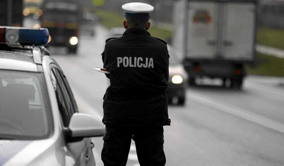 Polis memuru alkollu arac kullanirken yakalandi 34079