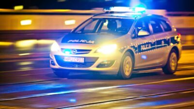 Polis operasyonu sonrasi trafik kazasi gozaltindaki kadinlar tasiyan polis araci kazaya karisti 40841