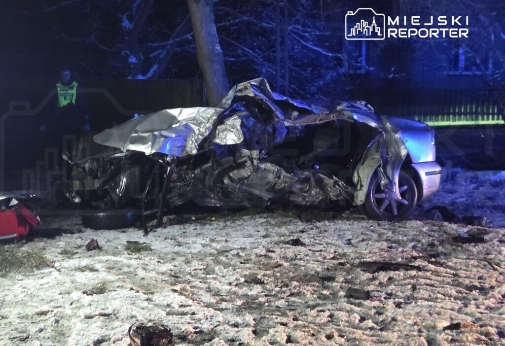 Polis uygulaması sonucu meydana gelen kaza: żyrardów'da 21 yaşındaki sürücü kaçış anında öldü 1 Polis uygulamasi sonucu meydana gelen kaza yrard w da 21 yasindaki surucu kacis aninda oldu 39707