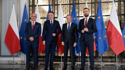 Polonya'da anket sonuçları: tusk'ın koalisyonu önde seçim barajını geçen partiler belirli 4 Polonya da anket sonuclari tusk in koalisyonu onde secim barajini gecen partiler belirli 33899