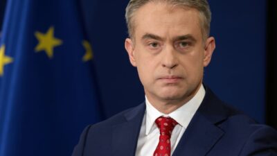 Polonya da bakan a tehdit molotov kokteylleri ve silahla yakalanan supheli 40657