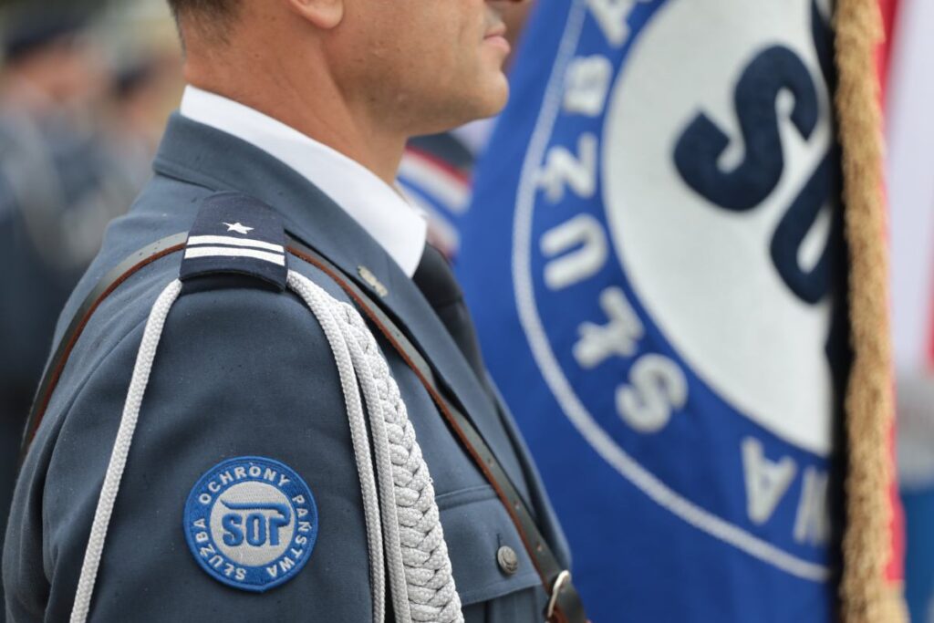 polonya da devlet koruma servisi komutani gorevden alindi 35179