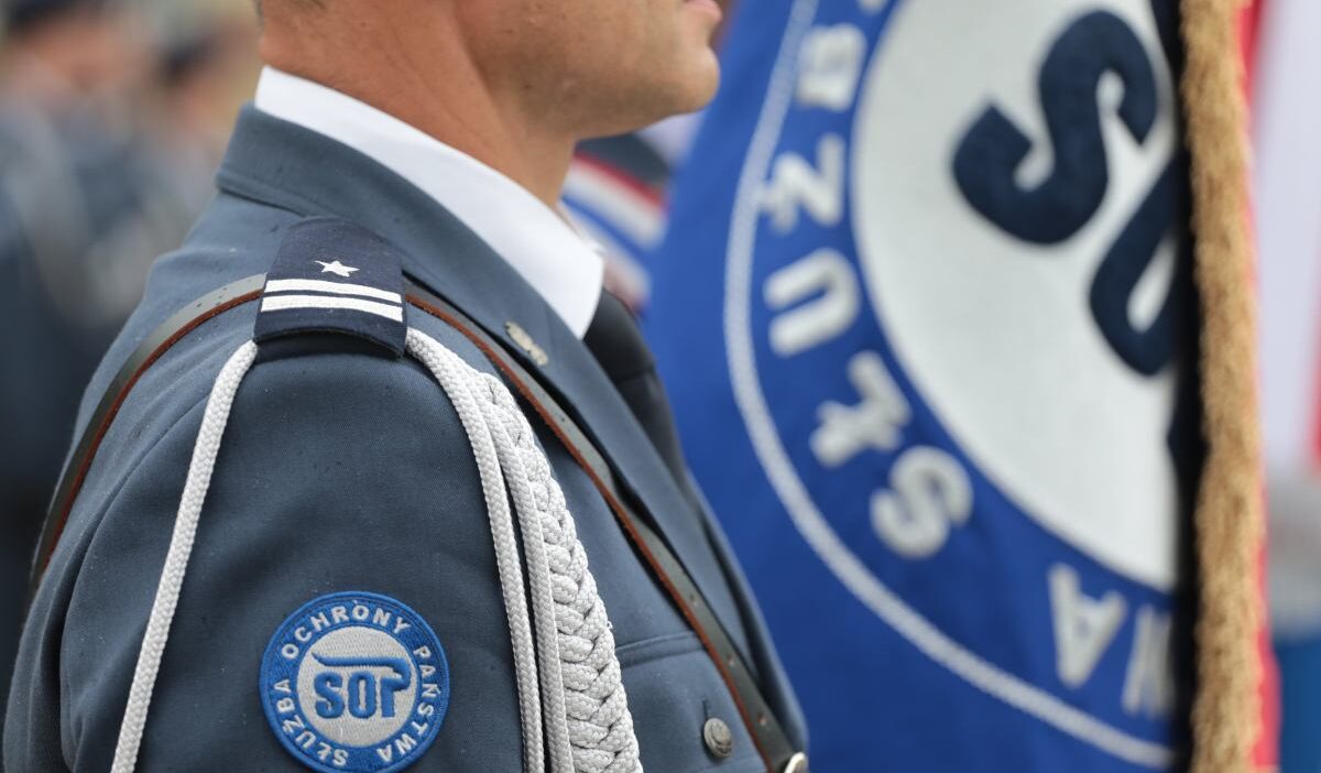 Polonya da devlet koruma servisi komutani gorevden alindi 35179