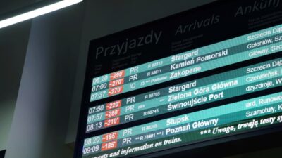 Polonya da donan iz sistemi tren seferlerini etkiledi 38538