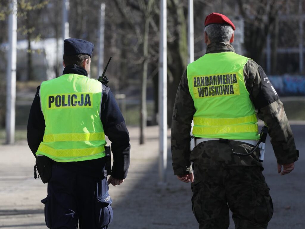 polonya da gizemli nesneler w gorzewo da kiril yazili balon lublin de drone parcalari bulundu 33378