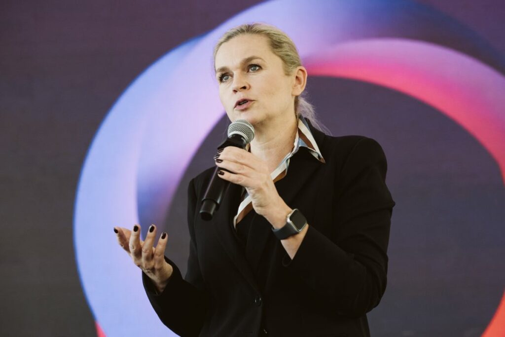 polonya da okullara kiyafet normlari geliyor 35252