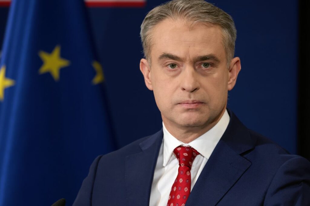 polonya da siyasetciye yonelik olum tehdidinin ardindan gozalti 40470