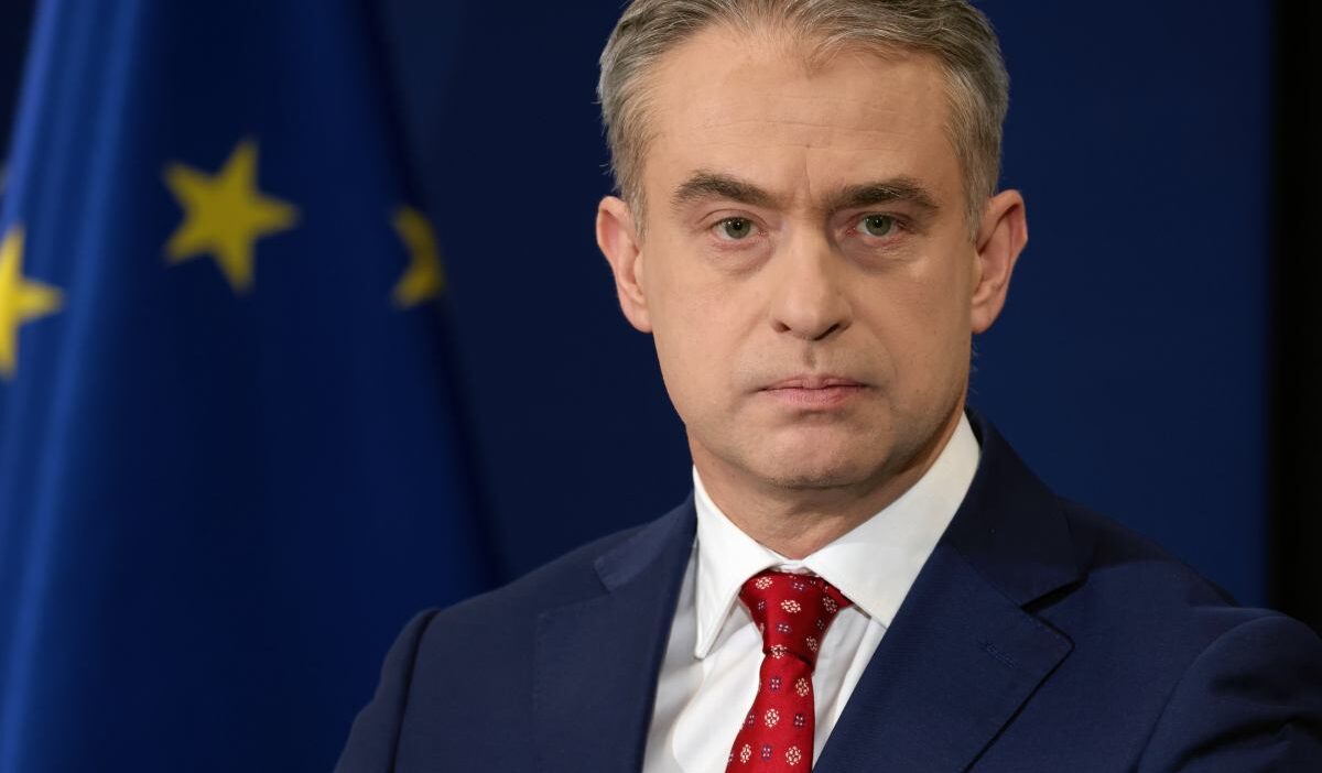 Polonya da siyasetciye yonelik olum tehdidinin ardindan gozalti 40470