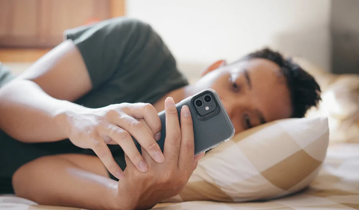 Polonya da sosyal medya yas siniri onerisi 34475