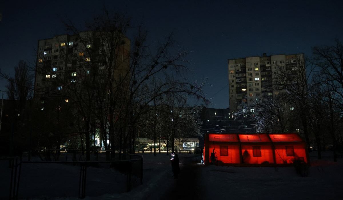 Polonya dan ukrayna in enerji krizine yardim 400 jenerator yola cikti 36217