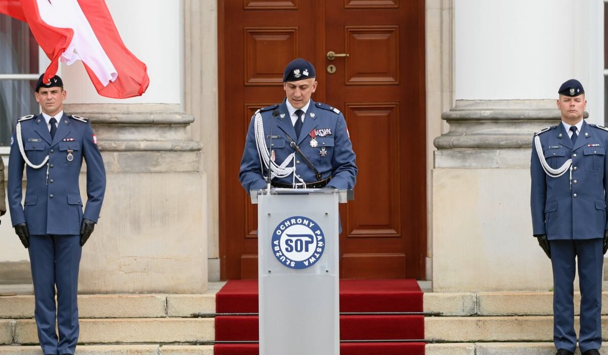 Polonya devlet koruma servisi komutani gorevden alindi 35437