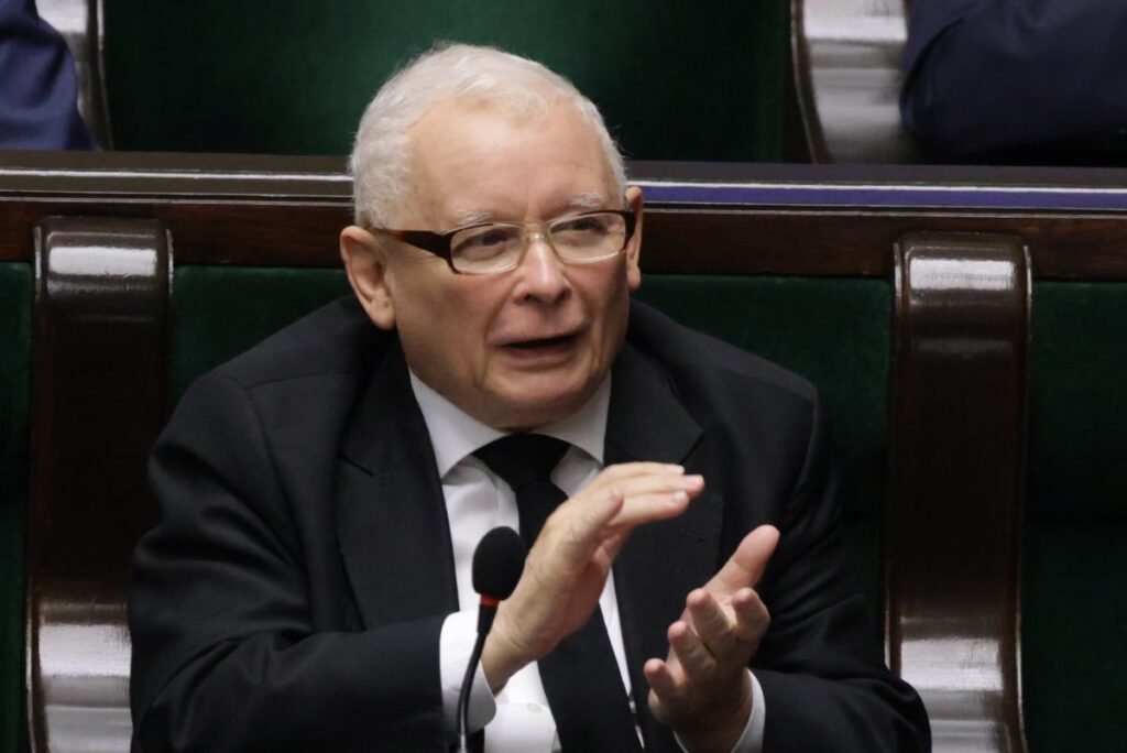 polonya nin baris konseyi uyeligi 1 milyar dolara bagli 37333